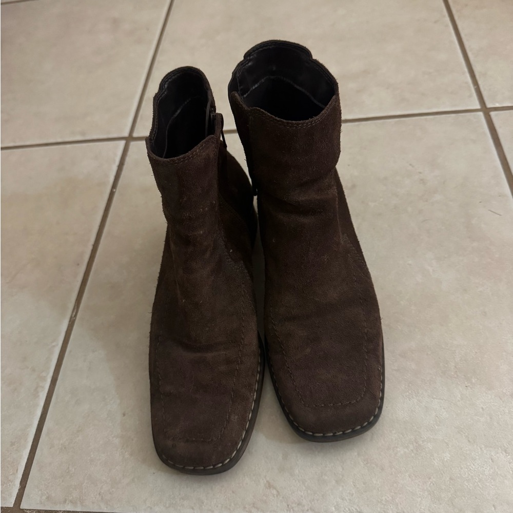 AEROSOLES Dark Brown Suede Boots